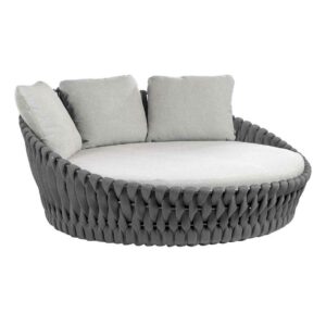 Chaise Urka elaborada com tricô náutico e estrutura de alumínio.